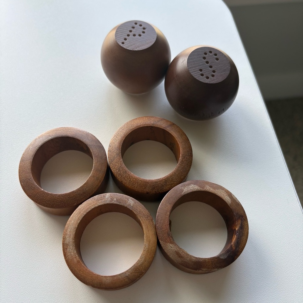 Mid-Century Modern wood salt and pepper shakers set with 4 wooden napkin rings